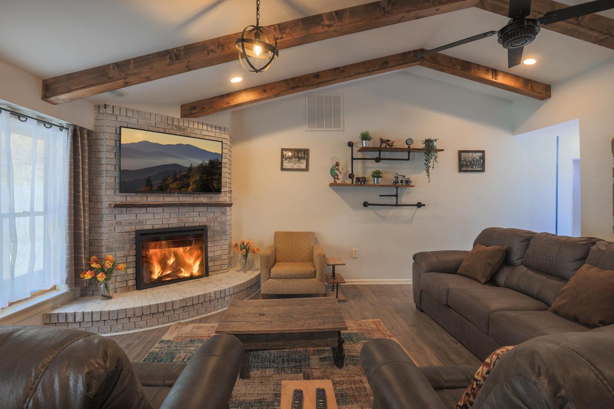 Relaxing 3Br Cottage 1 Mile To Main St Attractions Views جاتلينبرج المظهر الخارجي الصورة